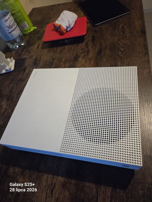 Xbox one s włącza sie