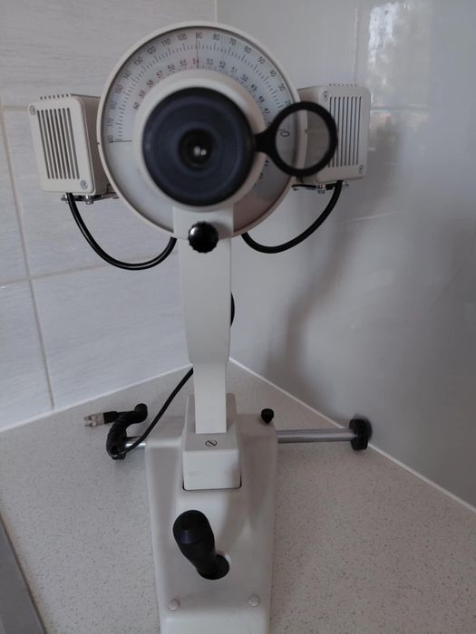 Oftalmometr do pomiaru astygmatyzmu promieniowego.