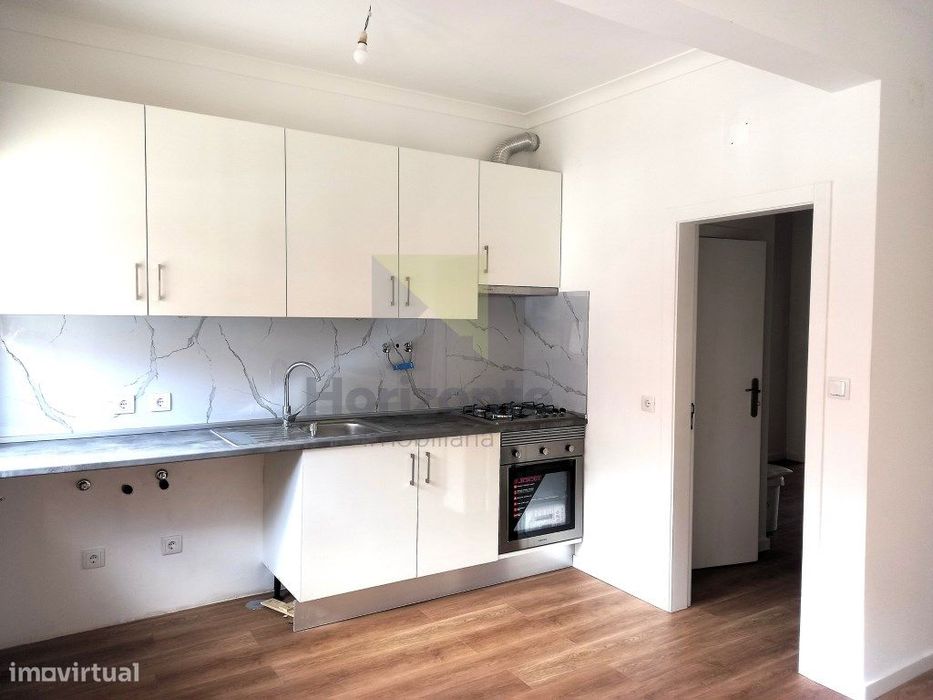 Apartamento T2 Completamente Remodelado - Barreiro — Alto Do Seixalinho, Santo André E Verderena, Setúbal