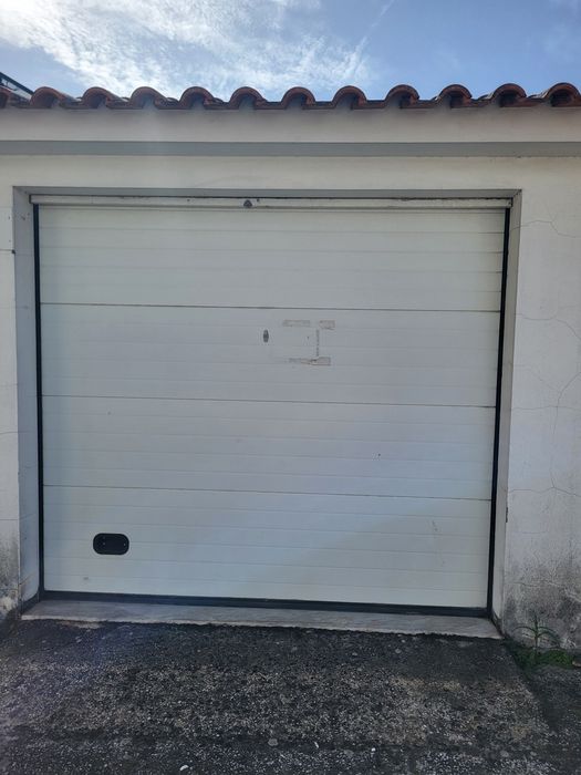 Arrenda-se Garagem com Agua e Luz