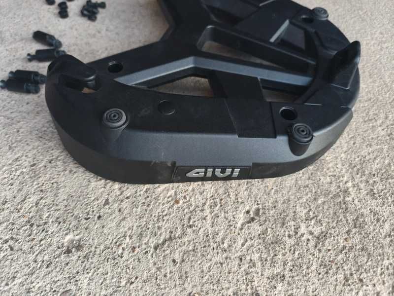 Suporte Top Case Givi + adaptador SR9264 Voge 800 Rally