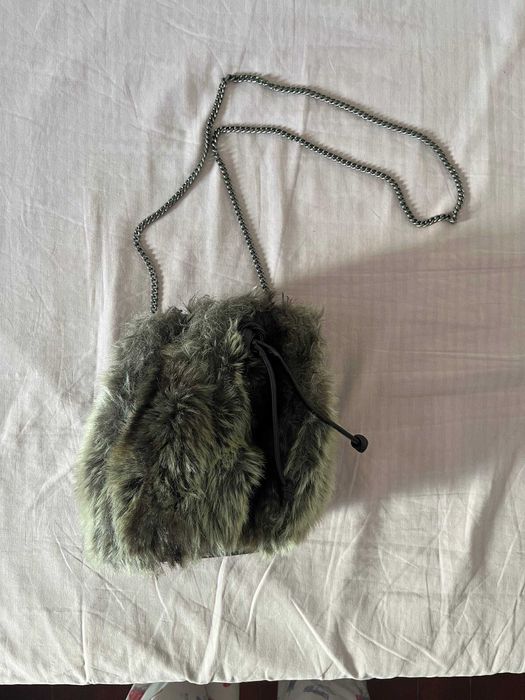 Mala saco em pelo sintético cinzento Zara Trafaluc, com corrente