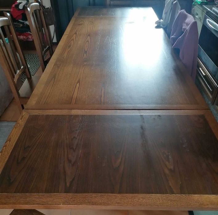 Mesa extensível em madeira + cadeiras boa qualidade