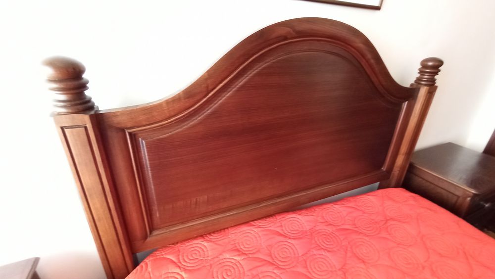 Quarto casal, cama e 2 mesas cabeceira