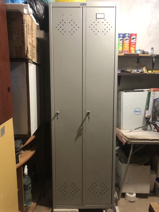 Металевий шкаф