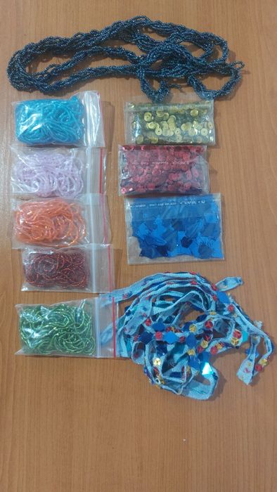 Продаётся бижутерия брошь пояса бисер браслеты