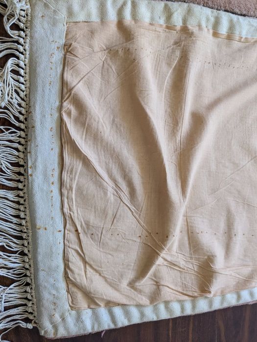 Tapetes em lã de alta qualidade feito a mão com base  de algodão..