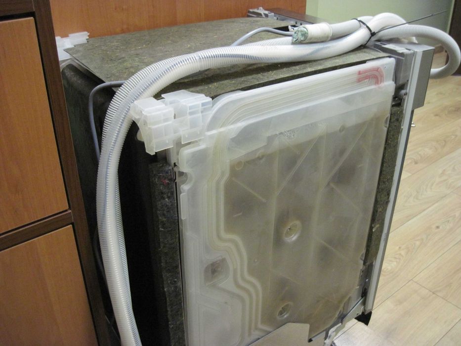 zmywarka do zabudowy 45 Bosch z widocznym panelem