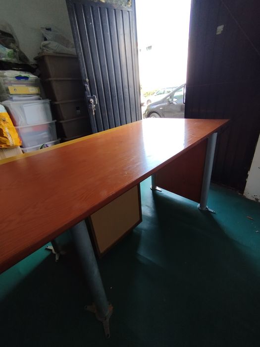 secretaria de escritório+ bloco de gavetas