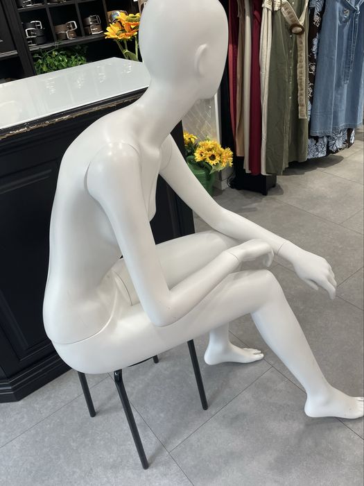 Manequim semi- novo , vendo manequim sentado  desmontavel