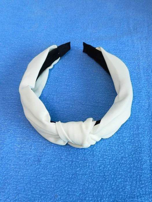 Elegancka opaska do włosów węzeł supeł