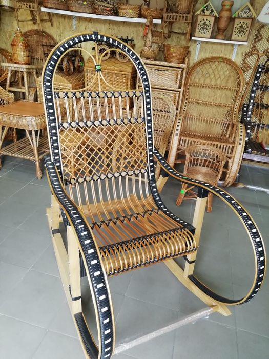 Кресло качалка из ротанга