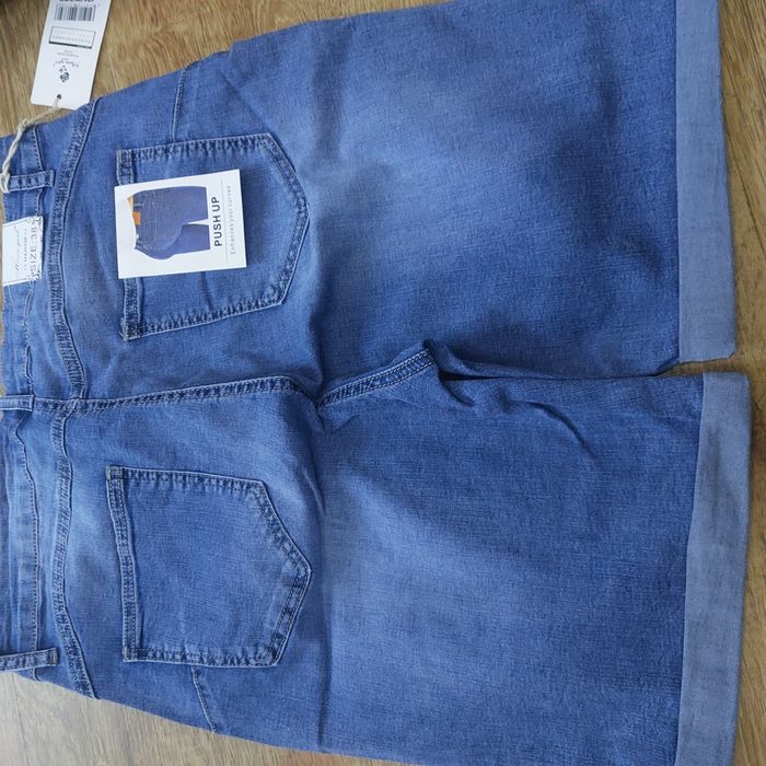 Nowe spodenki jeansowe