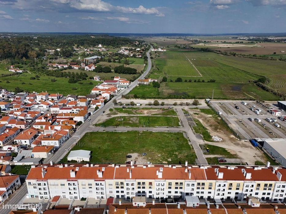 Lote de terreno para construção de prédio multifamiliar, Coruche, Lote