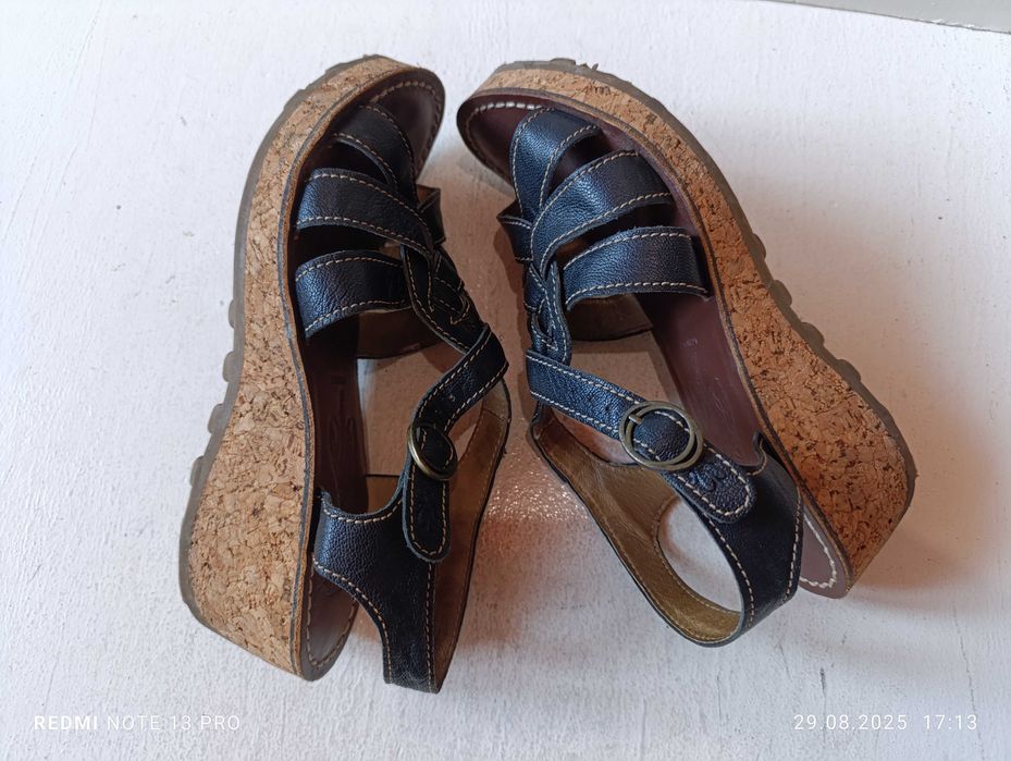 sandały skórzane Fly London