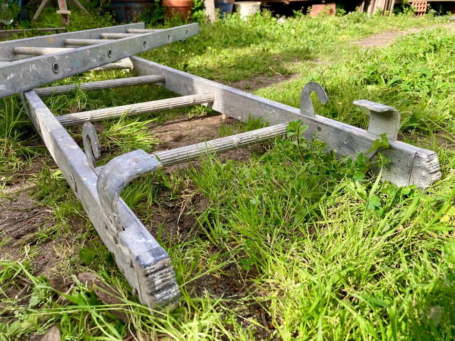 Escada dupla alumínio 12 degraus usada – sólida e barata