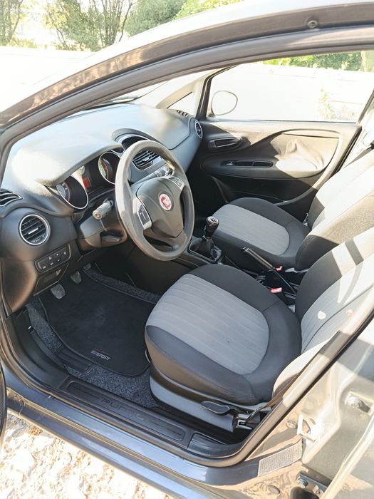 1.3 MultiJet 95cv 2017 Nacional • Económf
Fiat Punto 1.3 MultiJet 95cv 2017 Nacional • Ec