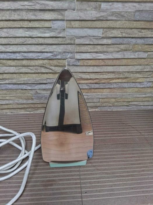 Vende-se Ferro de Engomar Bosch Novo