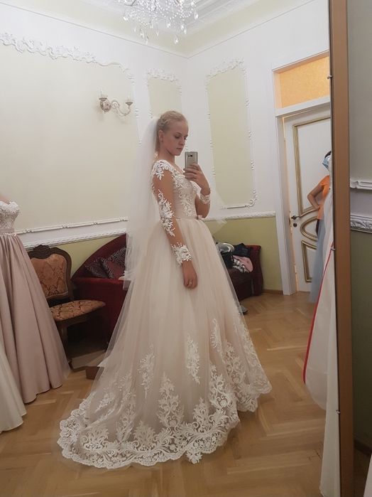 Сукня весільна зі шлейфом корсетом айворі, бежева, капучіно anabel