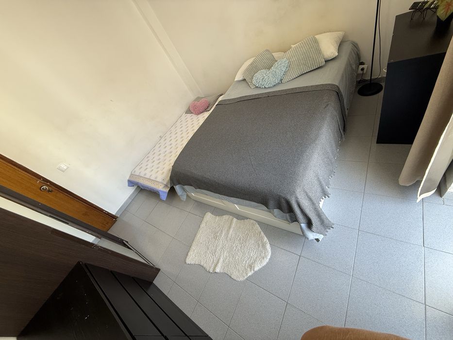 Quarto mobiliado para casal c/s filho no Barreiro