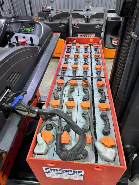 Річтрак Штабелер  Linde R14+ електро 1.4 т. 7.6 м 2003 року