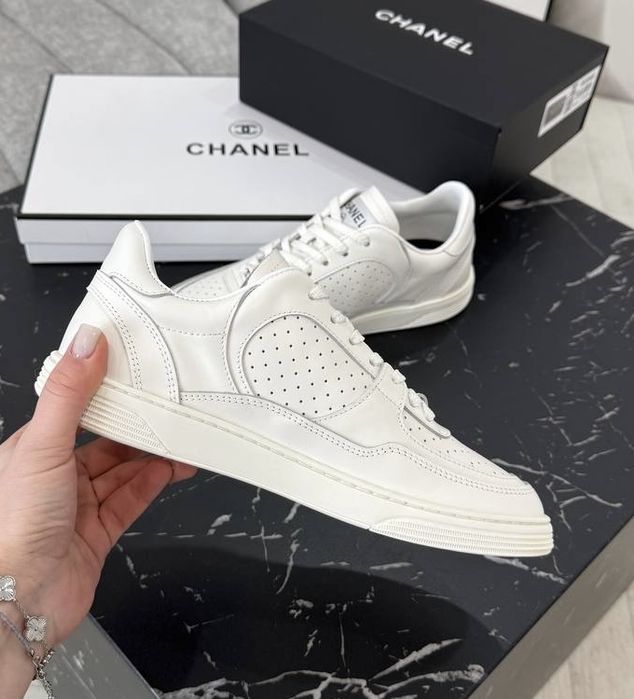 Шкіряні кеди кросівки білі жіночі бренд лого