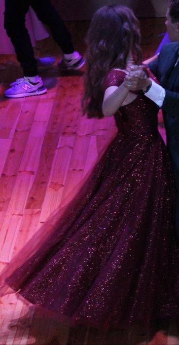 Блискуча випускна, вечірня сукня.