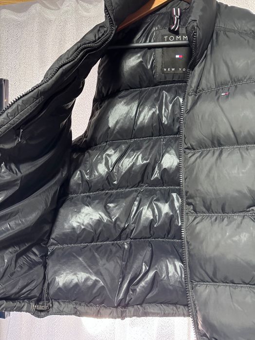 Жилетка чорна пухова Tommy Hilfiger