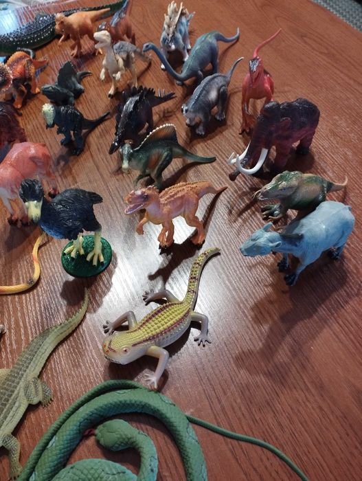 Dinozaury, gady prehistoryczne figurki gumowee