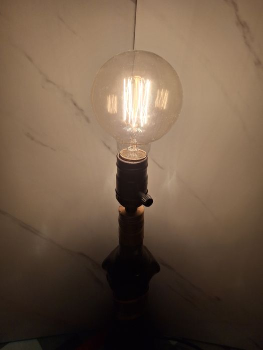 Lampa loftowa z włącznikiem