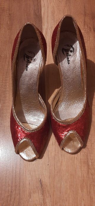 Sylwestrowe buty damskie Bata r. 38