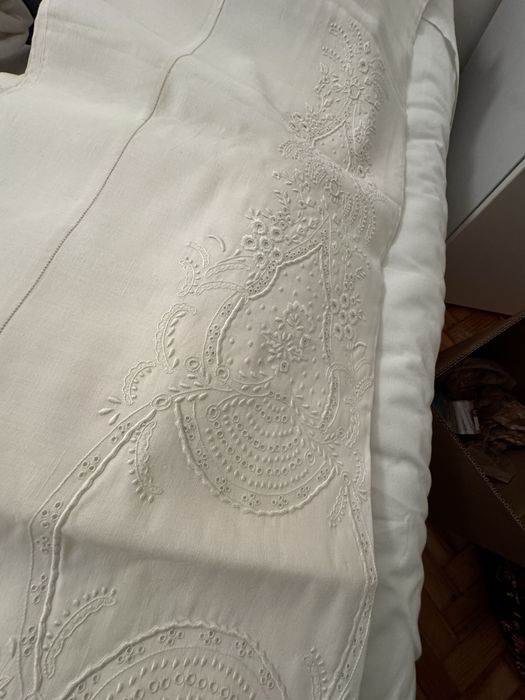 Novo Lençol de linho muito bordado com almofadas