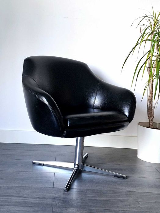 POLTRONA VINTAGE. Vintage armchair