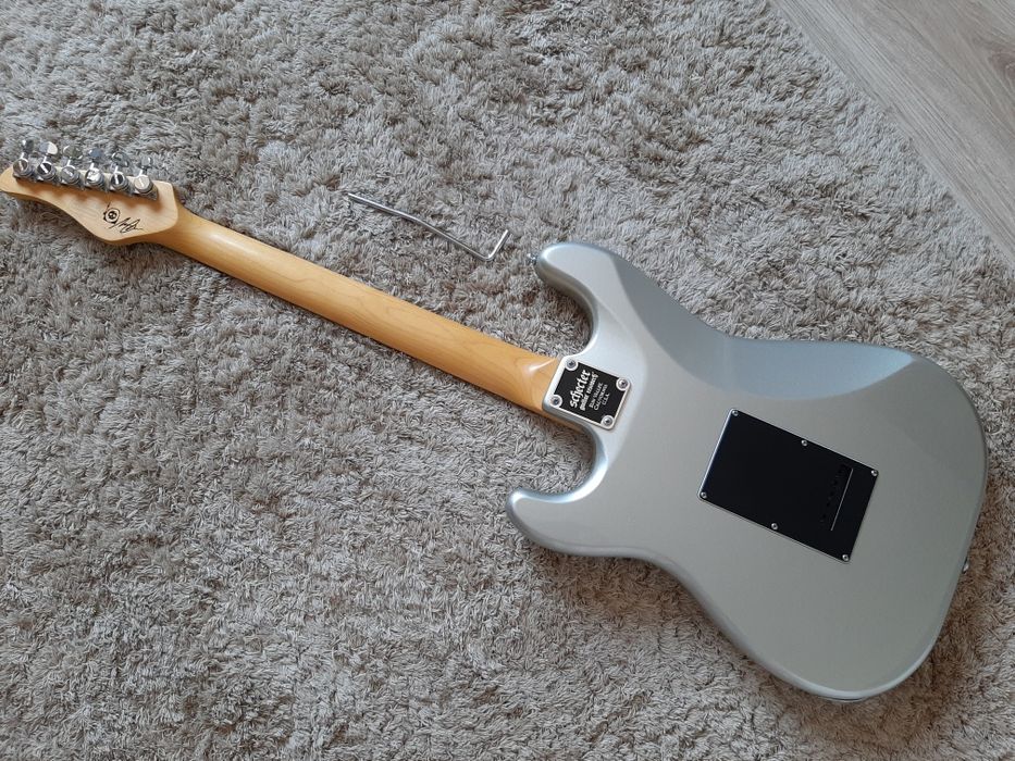 Schecter Nick Johnston Atomic Silver nie fender ibanez