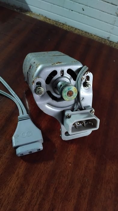 Motor eléctrico  para máquinas de costura