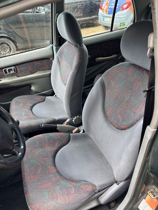 Nissan Micra K11 de 1999 para peças