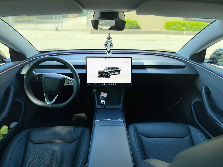 Tesla Model 3      2024
