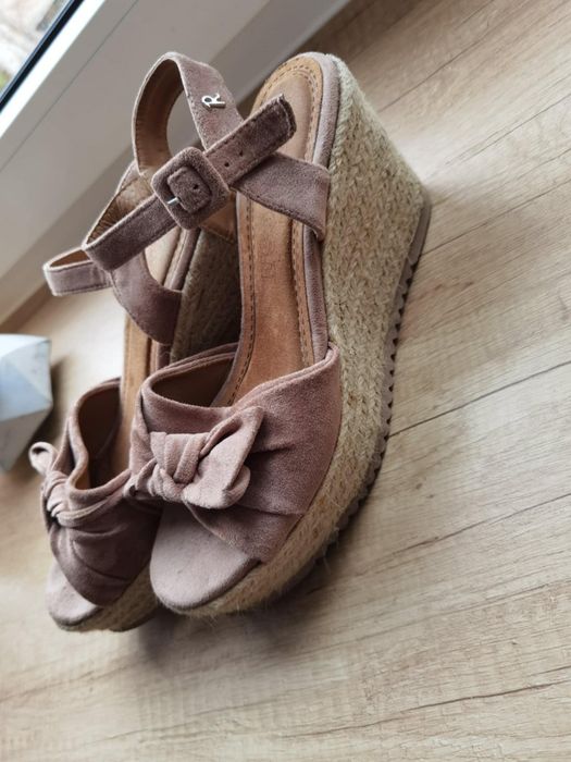 Buty na koturnie 37