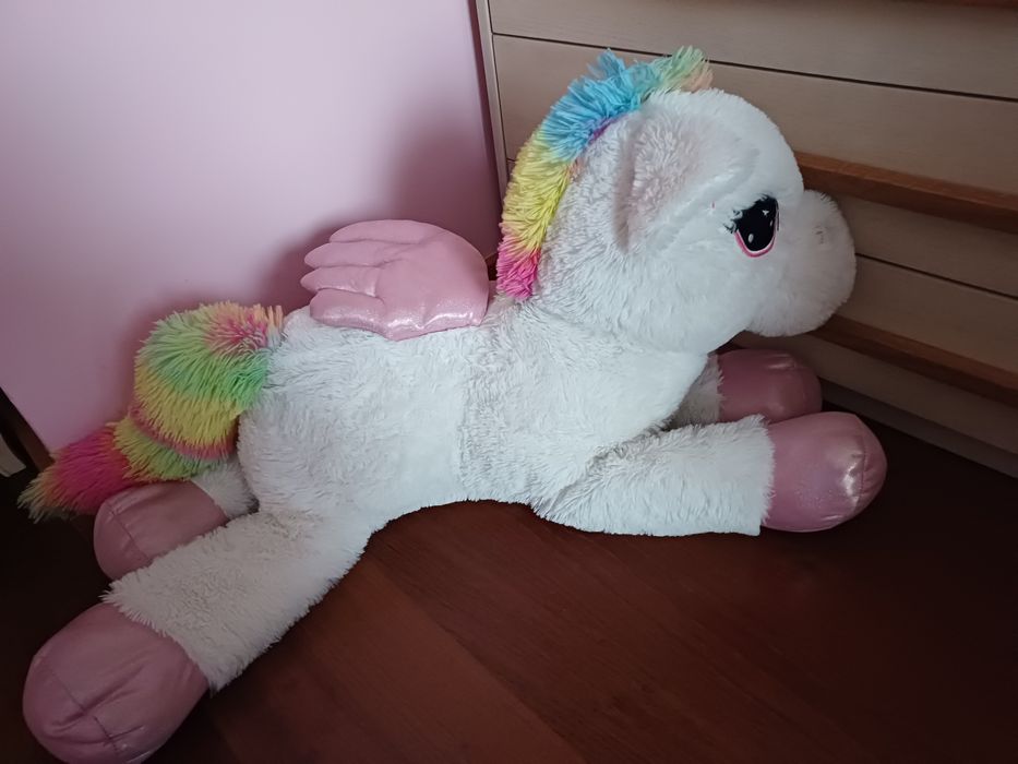 Unicórnio de peluche