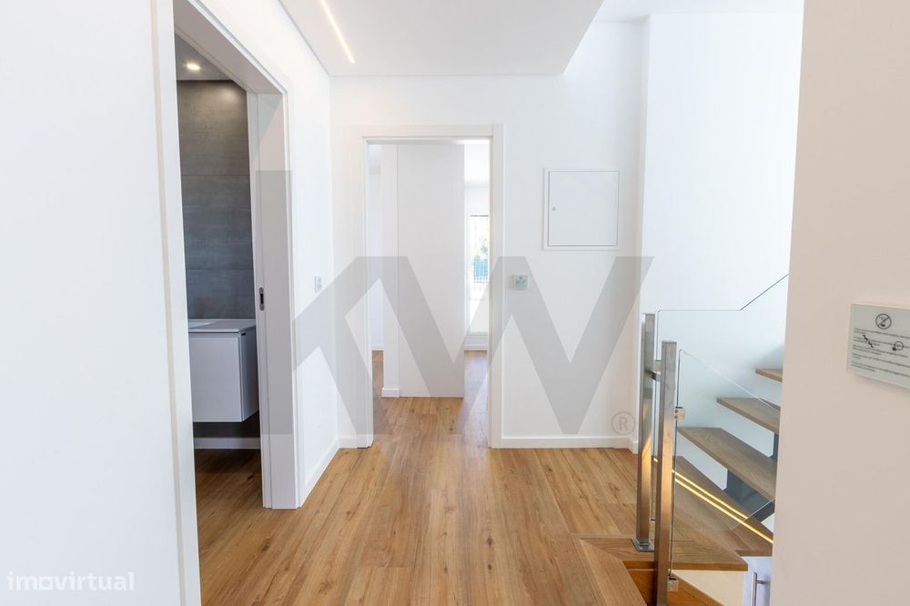 Moradia em condominio com jardim e piscina privados