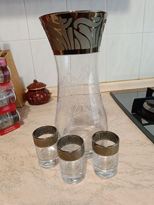 Набір ваза з чарками