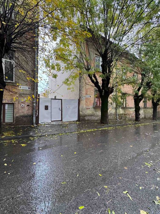 Продається гараж біля центрального корпусу Університету