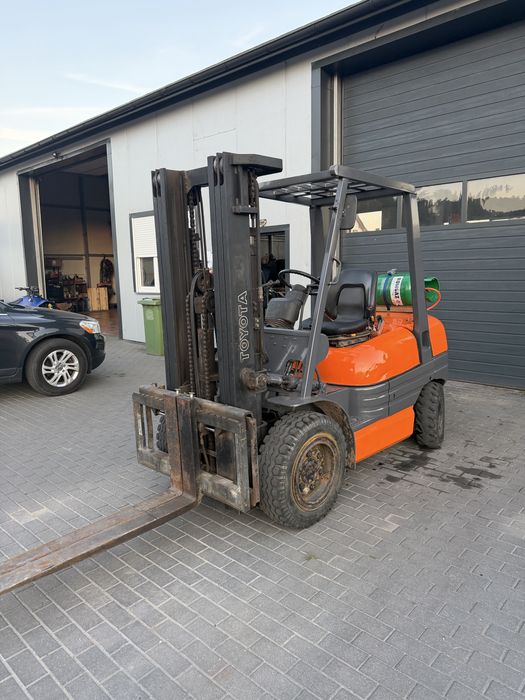 Wózek  widłowy Toyota FG 30 GAZ.