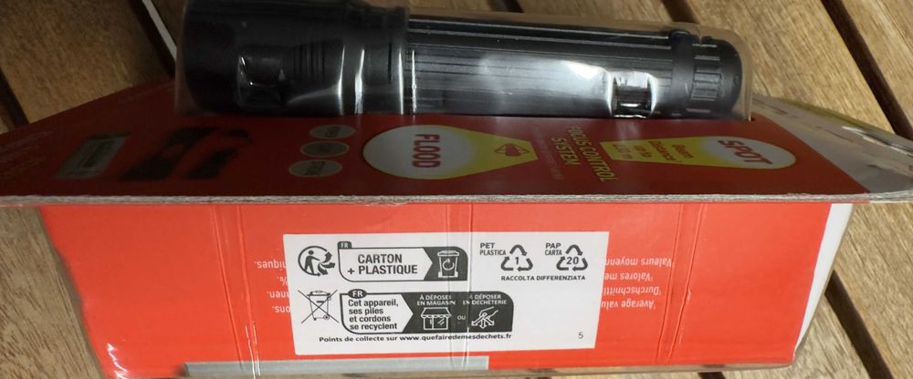 Latarka Ledlenser Solidline ST5R - 380 lum. zasięg 230 metrów LED USB
