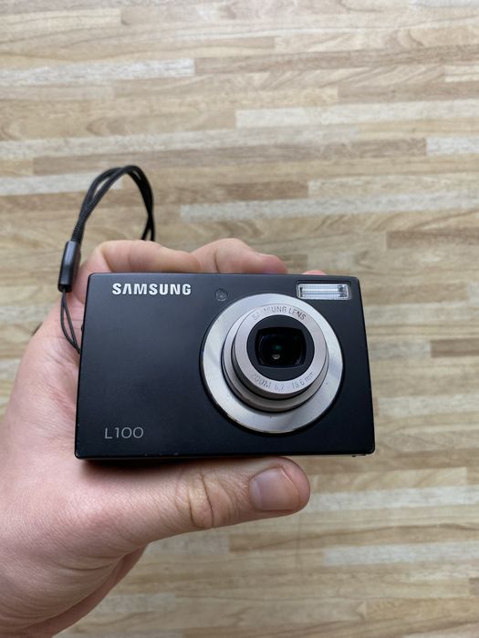 Продам компактну цифрову камеру Samsung L100 Black