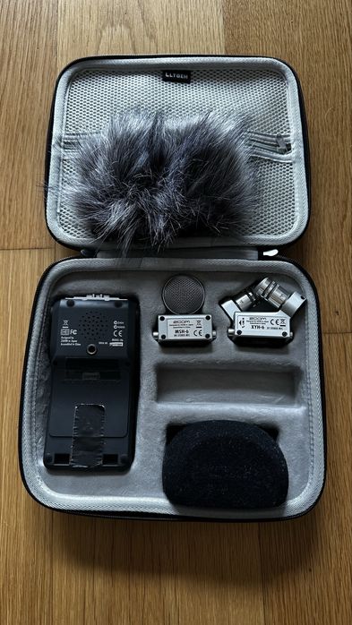 Gravador Zoom H6 with additional mic and bag