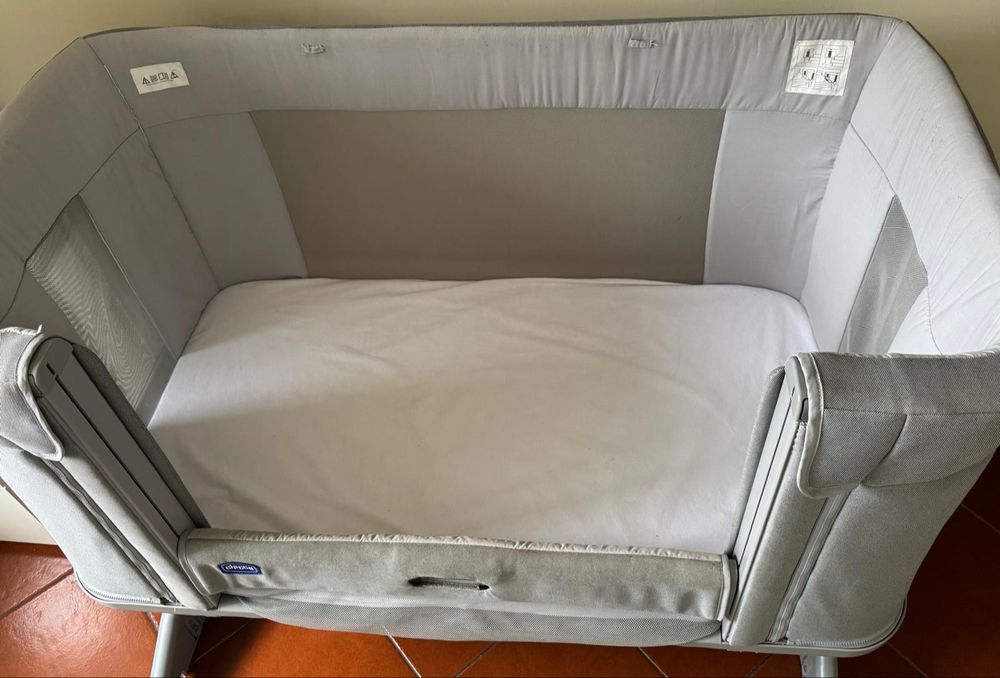 Chicco Next2Me Forever - Ash Grey com caixa em ótimo estado até aos 4 anos