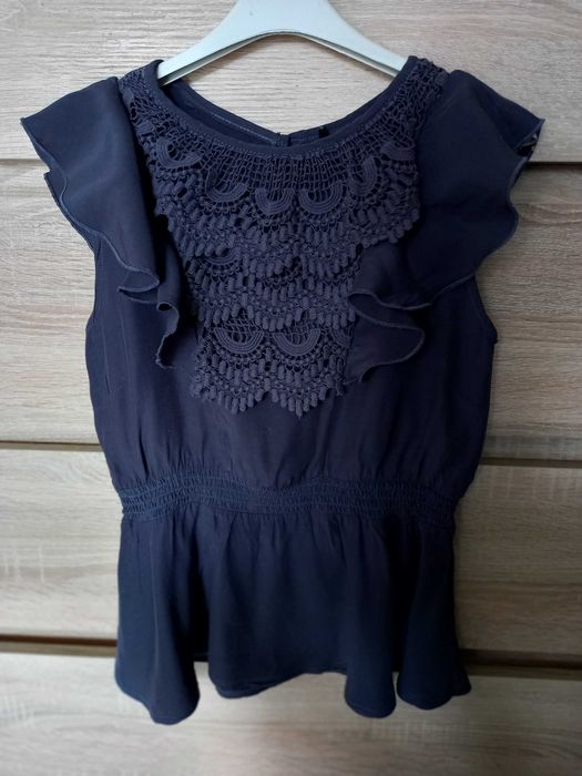 Bluzka krótki rękaw falbanki używana Atmosphere, rozmiar S/M