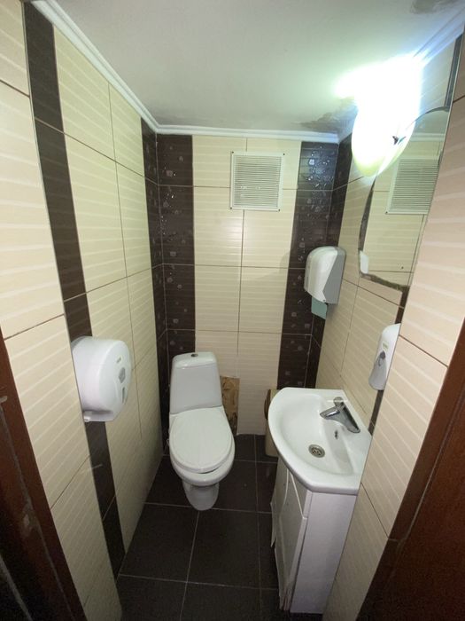 Продам кафе-бар у центрі Берегова