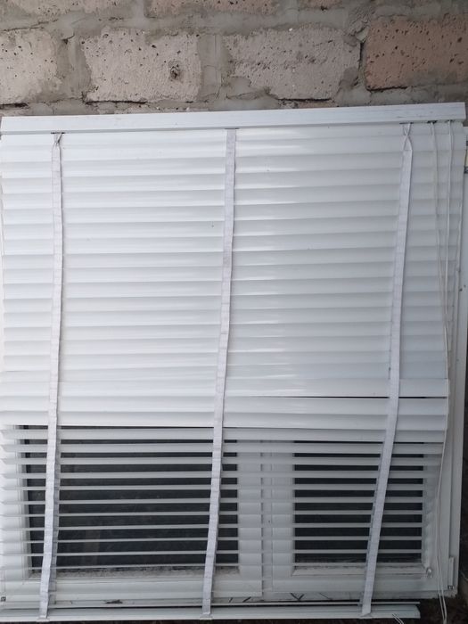 Продам жалюзі на вікно.